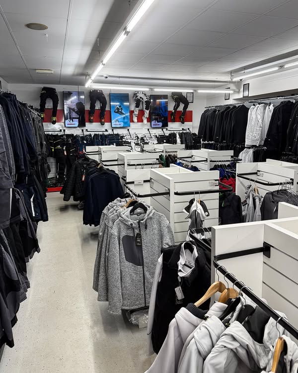 Innenansicht des WERKMIT Workwear Flagshipstores in Wien 15